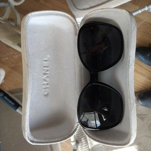 Chanel sunglasses w case